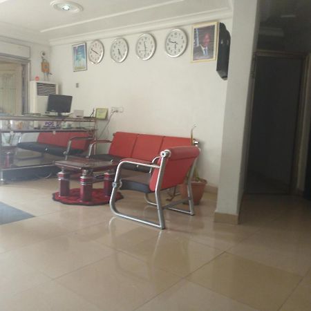 ฟลามิงโก โฮเต็ล แอนด์ สวีท Hotel Festac Town ภายนอก รูปภาพ