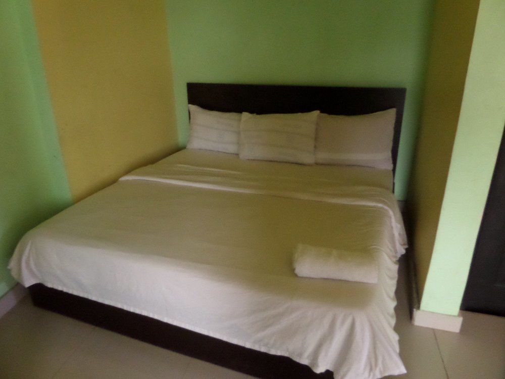 ฟลามิงโก โฮเต็ล แอนด์ สวีท Hotel Festac Town ภายนอก รูปภาพ