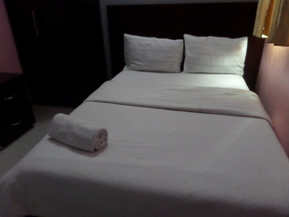 ฟลามิงโก โฮเต็ล แอนด์ สวีท Hotel Festac Town ภายนอก รูปภาพ