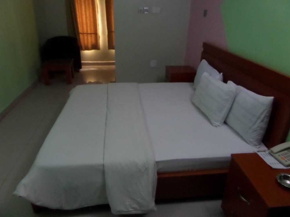 ฟลามิงโก โฮเต็ล แอนด์ สวีท Hotel Festac Town ภายนอก รูปภาพ