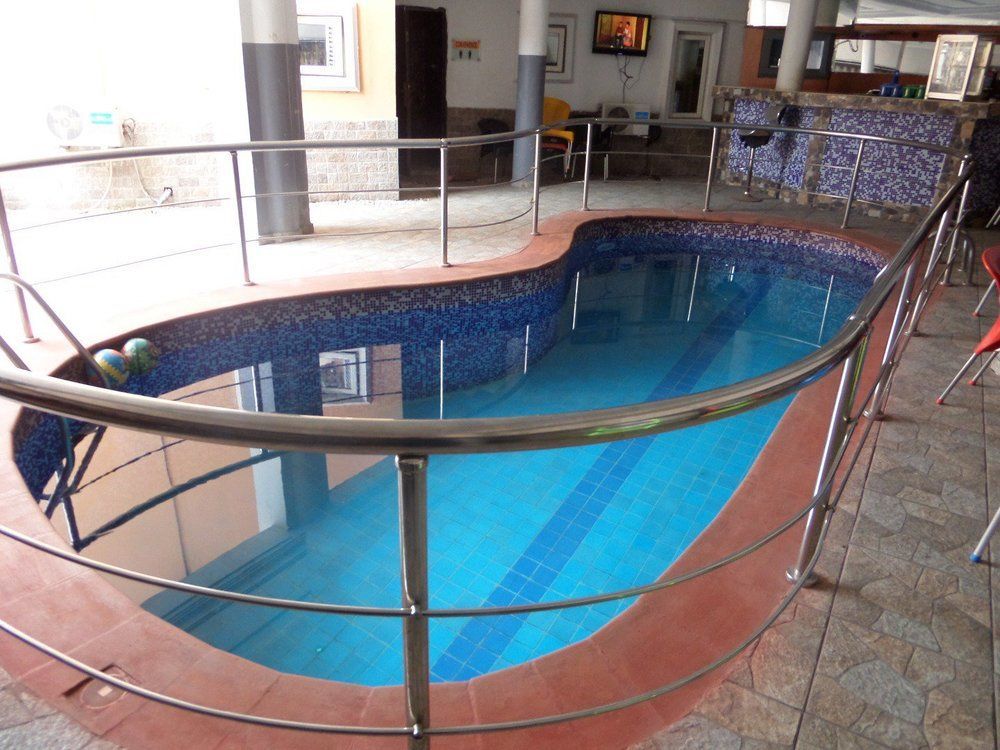 ฟลามิงโก โฮเต็ล แอนด์ สวีท Hotel Festac Town ภายนอก รูปภาพ