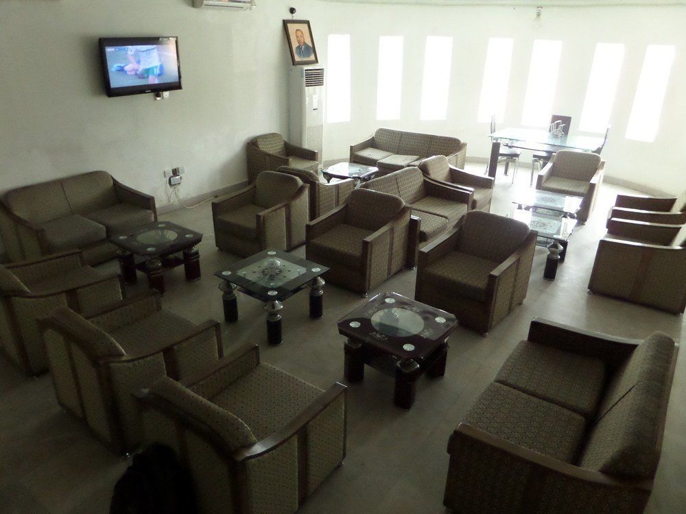 ฟลามิงโก โฮเต็ล แอนด์ สวีท Hotel Festac Town ภายนอก รูปภาพ