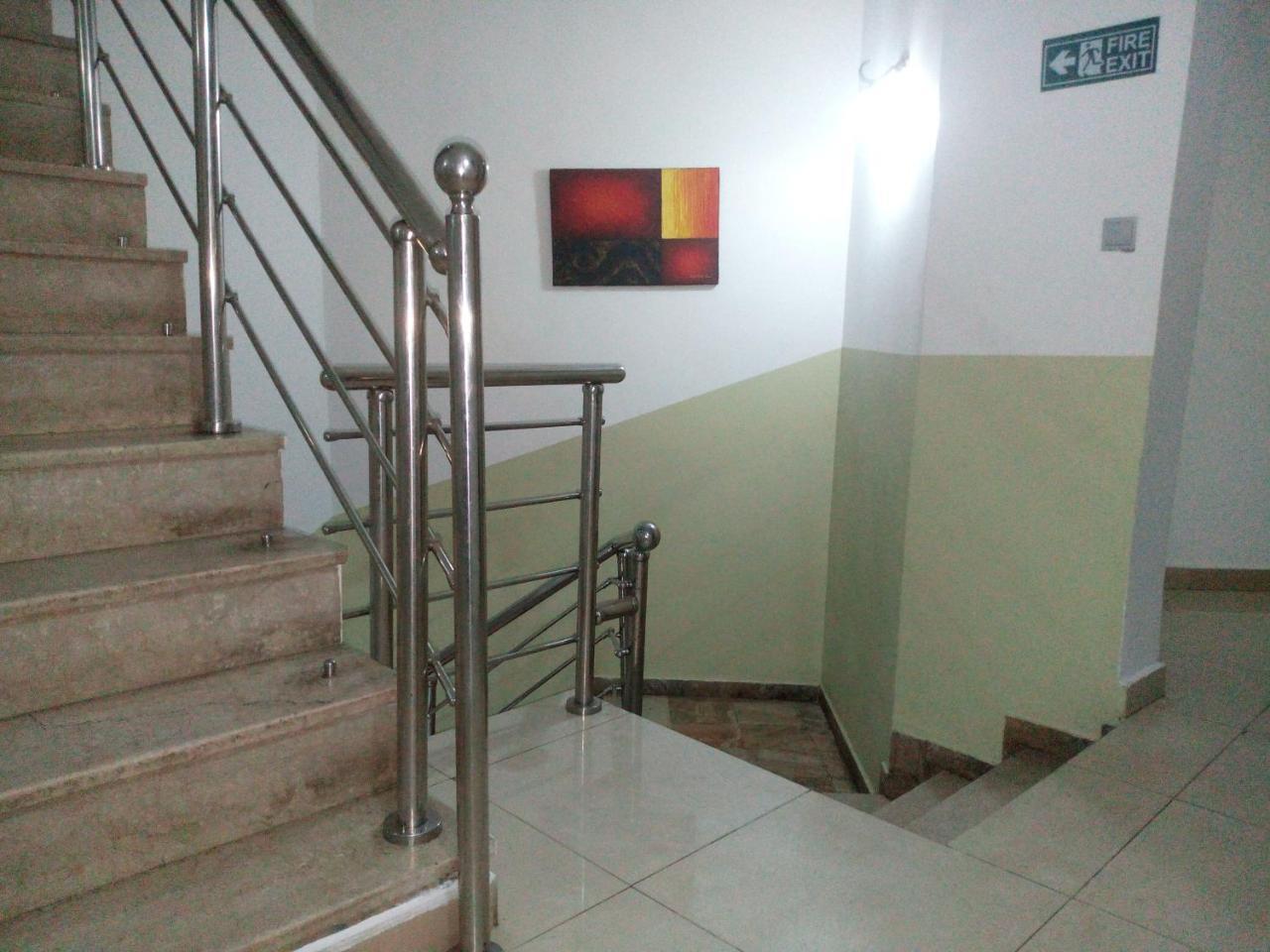 ฟลามิงโก โฮเต็ล แอนด์ สวีท Hotel Festac Town ภายนอก รูปภาพ