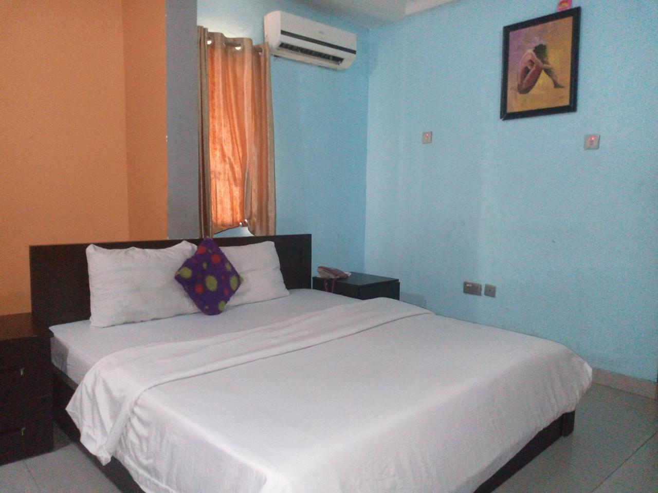 ฟลามิงโก โฮเต็ล แอนด์ สวีท Hotel Festac Town ภายนอก รูปภาพ