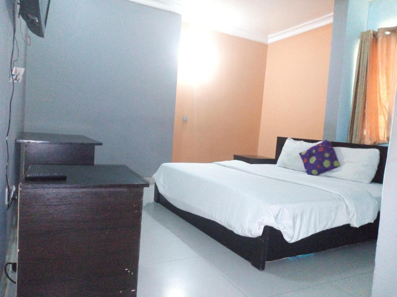 ฟลามิงโก โฮเต็ล แอนด์ สวีท Hotel Festac Town ภายนอก รูปภาพ