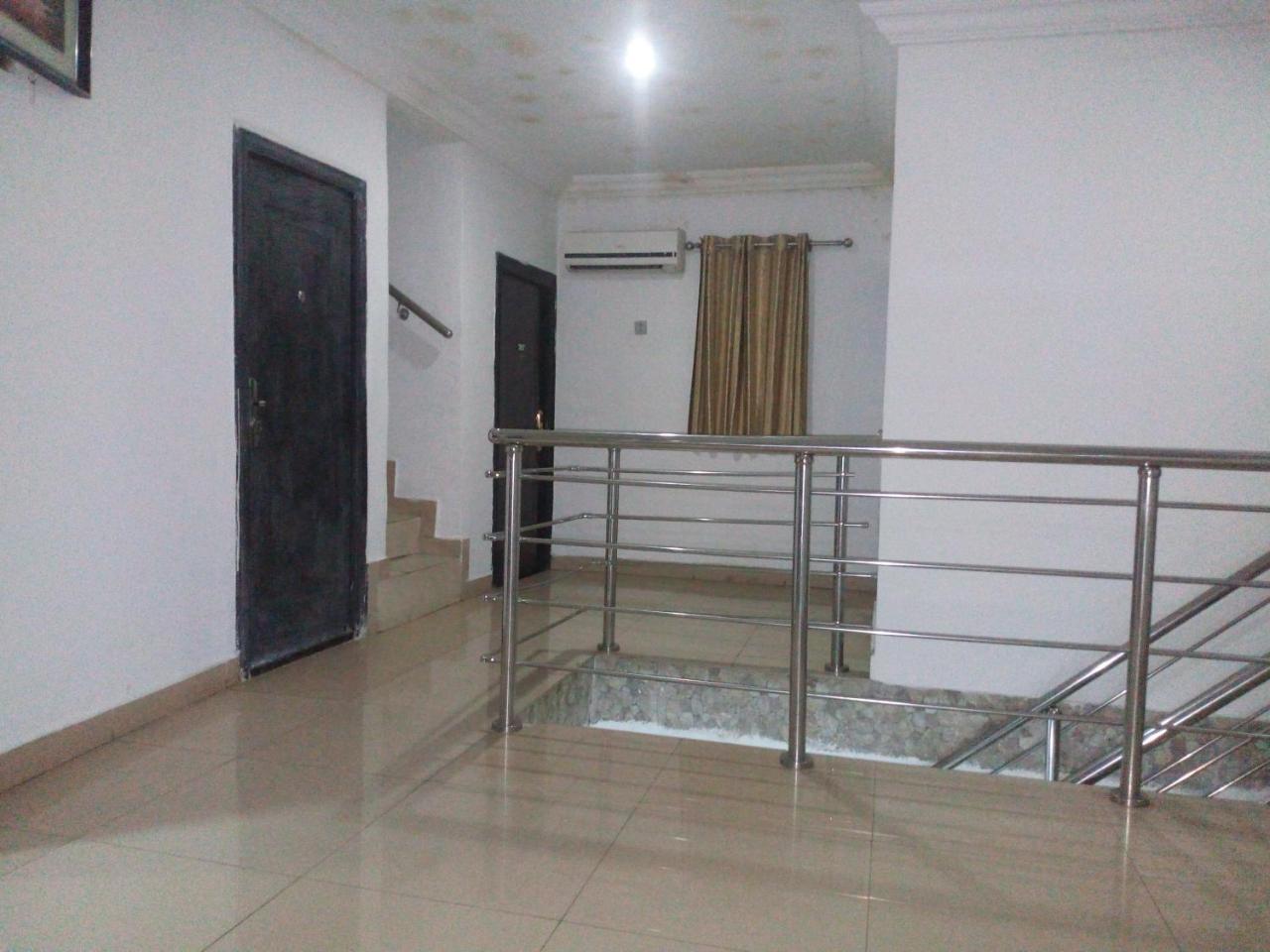 ฟลามิงโก โฮเต็ล แอนด์ สวีท Hotel Festac Town ภายนอก รูปภาพ