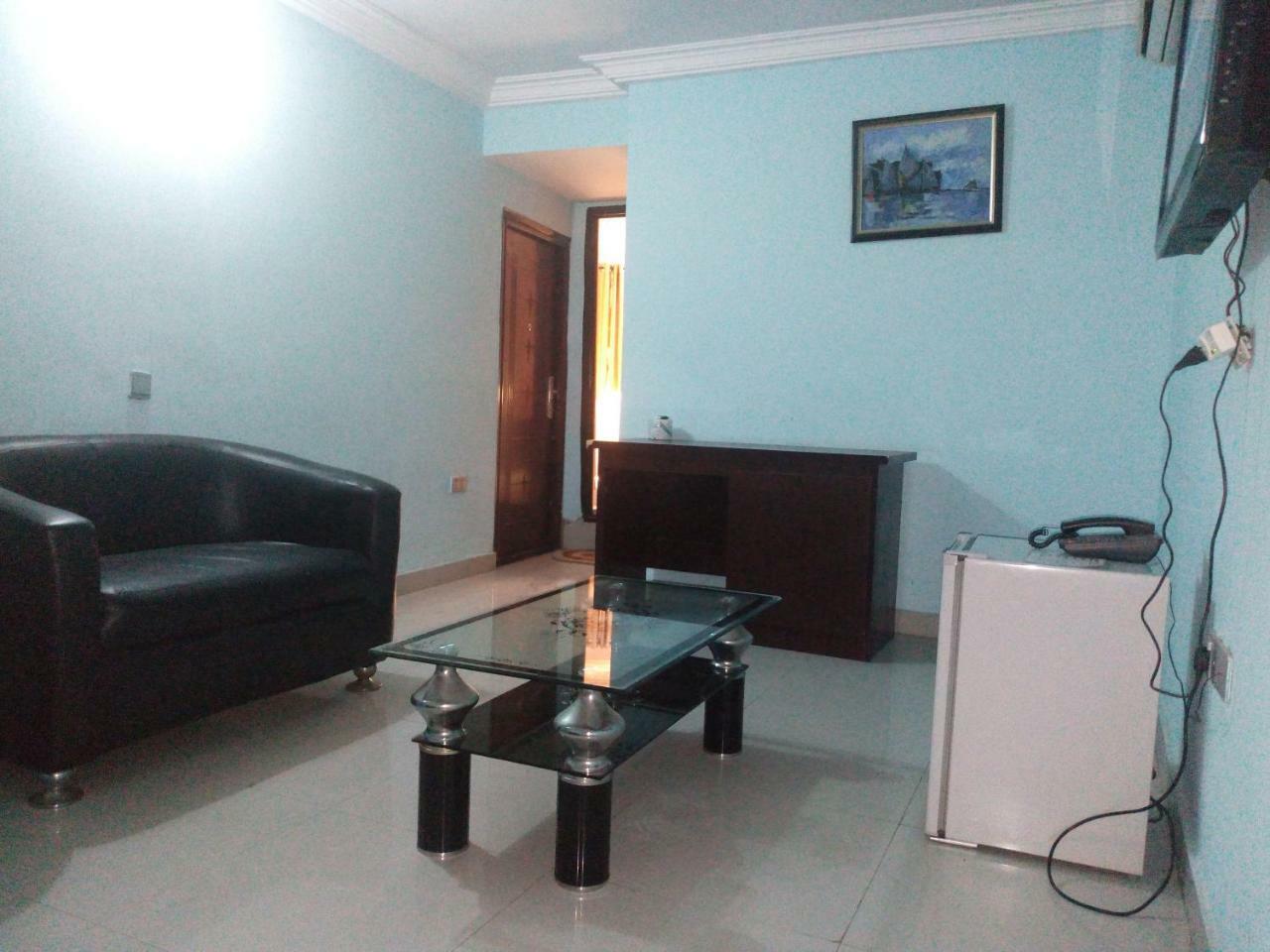ฟลามิงโก โฮเต็ล แอนด์ สวีท Hotel Festac Town ภายนอก รูปภาพ